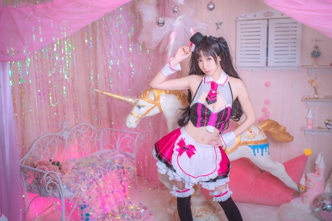 时尚网络红人吴紫涵新歌《牵手走高原》岁末